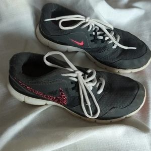 Nike black & pink tennis shoes women's size 8.5